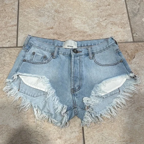 One Teaspoon Light Blue Frayed Jean Shorts Size 26 - Picture 6 of 6